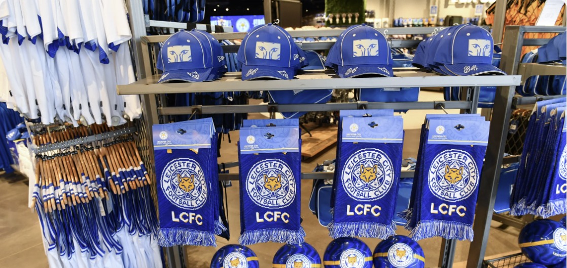 킹파워 스타디움 내 폭스스토어(Foxes Fanstore) 상품 진열대