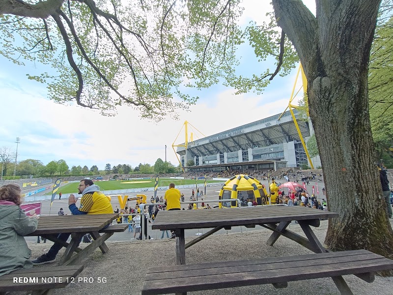 Biergarten im Stadion Rote Erde