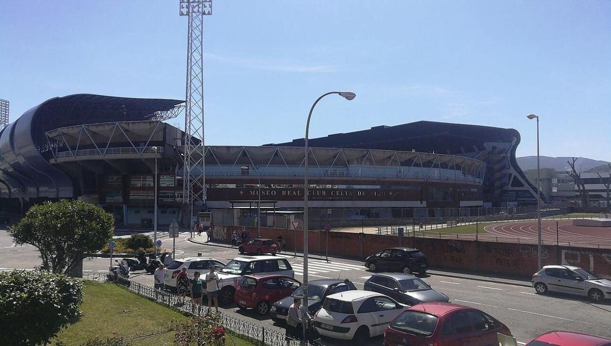 Exterior of Balaídos with the club museum sign and parked cars on the road in front
