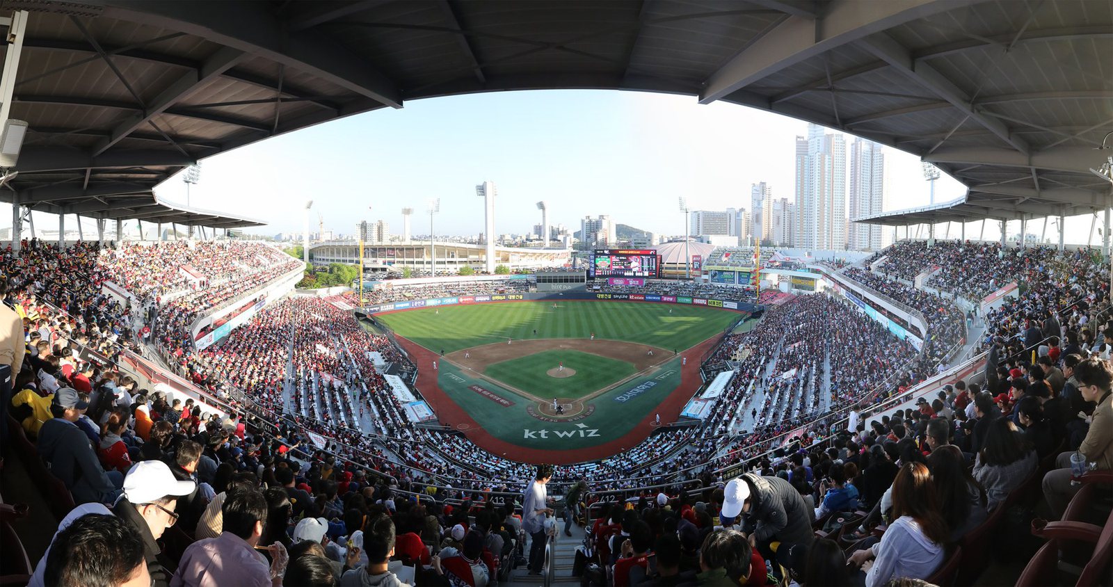 Panoramic view of the packed stands at kt wiz Park in Suwon
