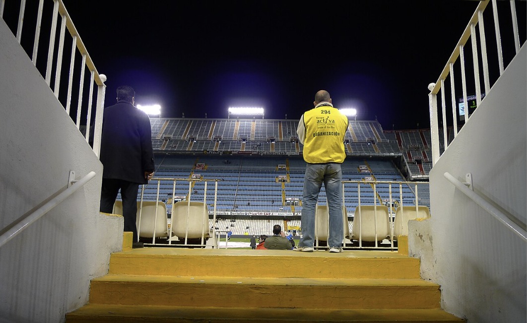 Mestalla seen from the vomitory (spectator entrance tunnel), December 2008